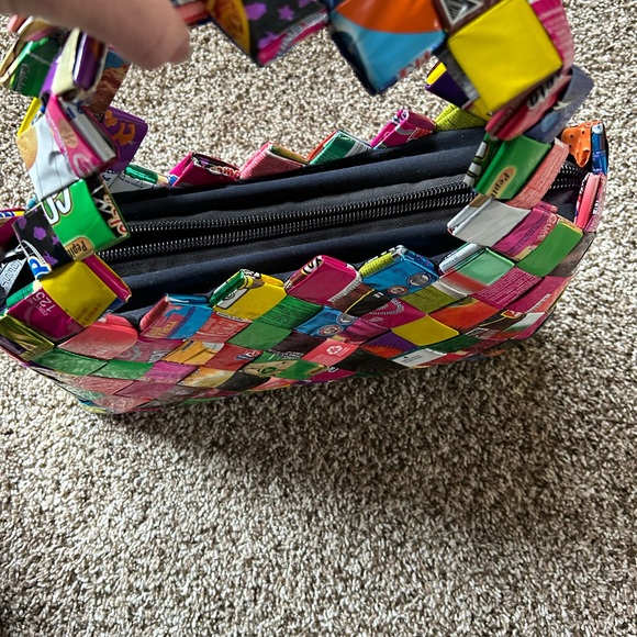 Wrapper handbag - Picture 4 of 6